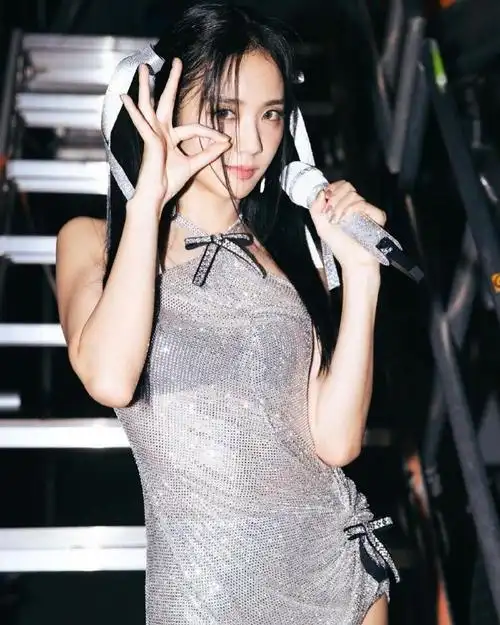 kimjisoo超话#blackpink官宣首尔演唱会#230816 智秀weverse语音直播