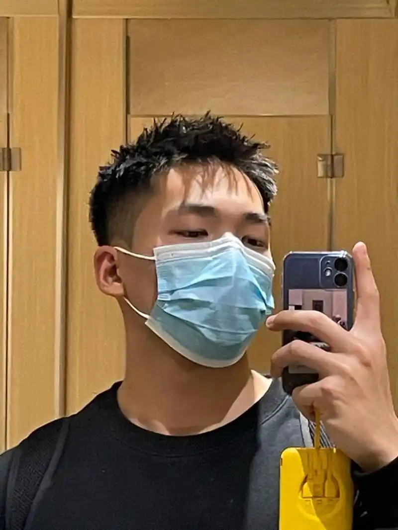 单眼皮小眼睛男生今日发型