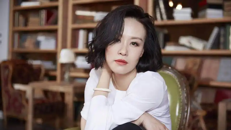 电影《颐和园》中,郝蕾饰演的角色有一些大尺度镜头需要和男演员一起