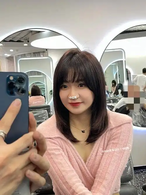 女生显脸小的发型推荐