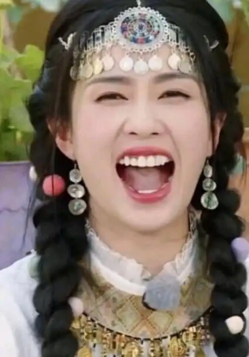 白鹿是内地女演员,模特,五官长得很精致,外形清新亮眼,颜值高,身材好