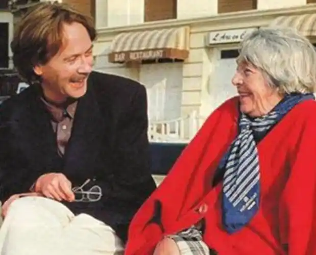 爱情作家杜拉斯:66岁迷倒28岁小伙,身材矮小却有童话般初恋_李云泰_母