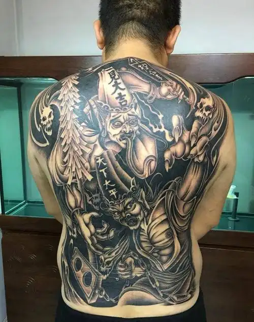 满背黑白无常纹身图片