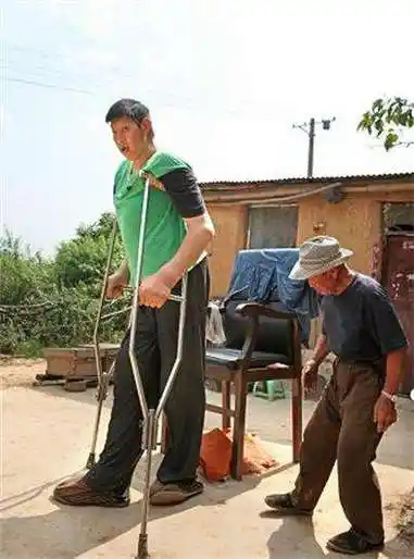 中国十大巨人排行榜最矮的都有234米第一巨人王峰军比姚明高30厘