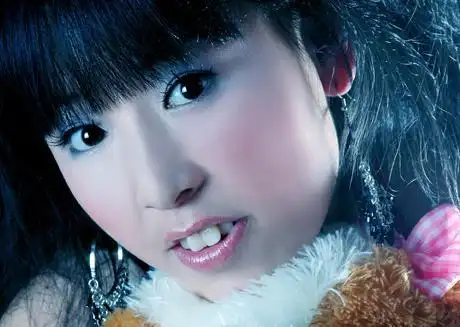 二来自己的婚姻也不好.门牙被撞崩:左门牙 三年内父亲身体会出大问题.