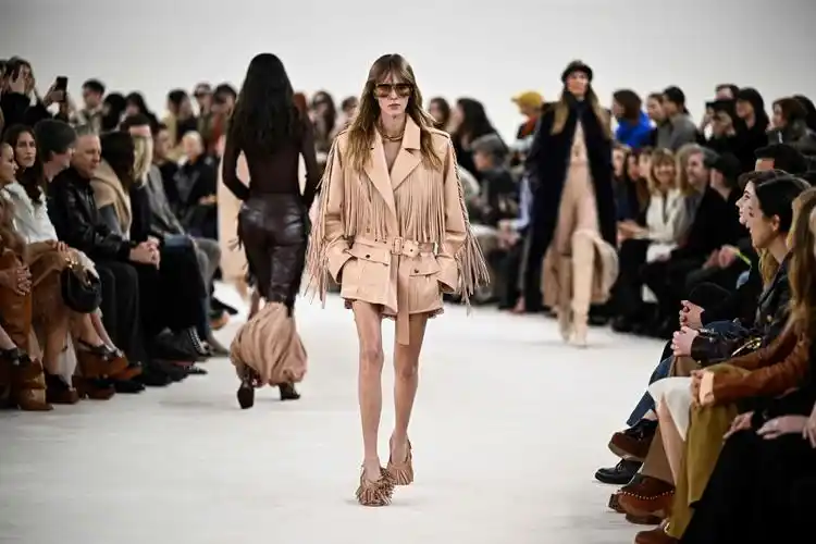 巴黎时装周蔻依品牌时装秀2