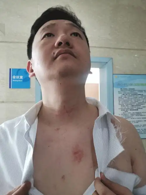 这家上市公司"临时股东大会"上演全武行,数十大汉