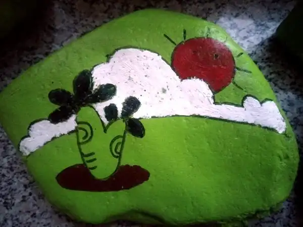 桓仁县北甸子小学·四年二班韩鸿宇·石头画《春天来了》_学生才艺