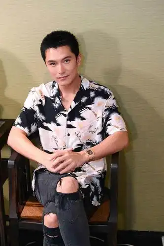 邱泽花2年完成父亲遗愿伟士牌老车一发动眼泪掉下来