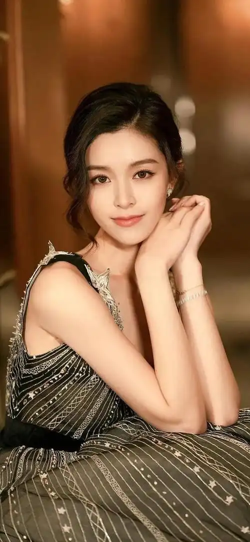 明星美图壁纸:文咏珊,清秀可人,美丽优雅_网易订阅