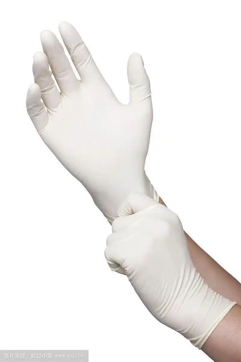 戴医用手套的手