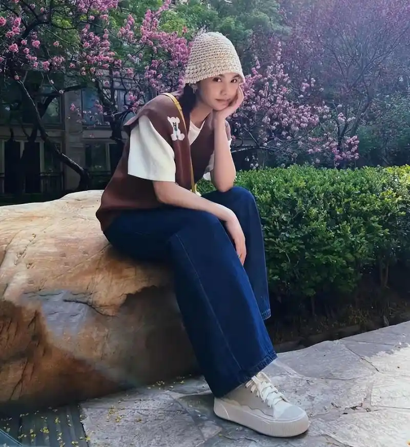 杨丞琳辟谣婚变后秀恩爱,晒出了侧脸,微笑着表示自己很开心