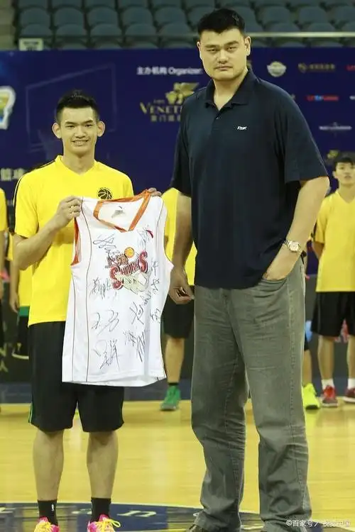 姚明和科比:两个篮球巨星,一个篮球精神