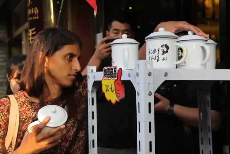 以色列考察团走进书院门近距离聆听碑林故事