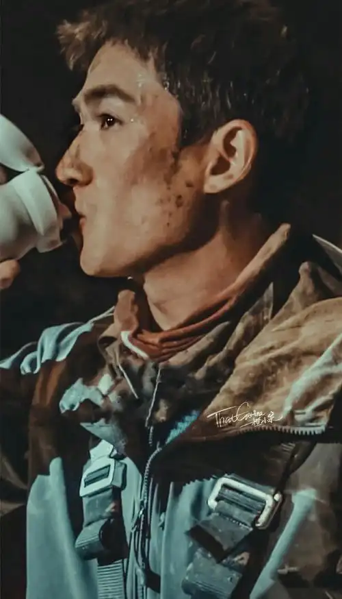 #朱一龙洪翼舟##朱一龙无限深度##朱一龙拍戏滚了17次#