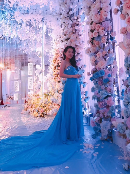 歌手周筠泉州豪华婚礼演出担任乐队主唱