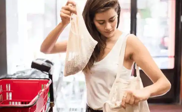 一条内裤穿20年厕纸晒干重复用90后女孩几年省下一套房