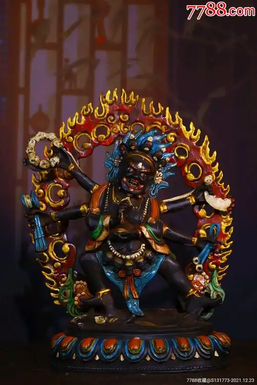 藏地老铜胎纯手工敲打錾刻描彩六臂玛哈嘎拉佛像高27㎝宽22㎝重约220