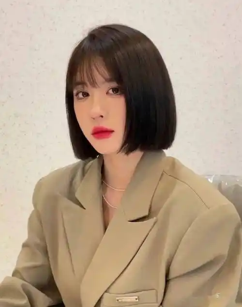 早春,剪"甜美风齐脖短发"._中国_发型_形象