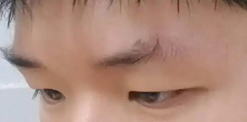 我这是什么眉毛?往上翘的.