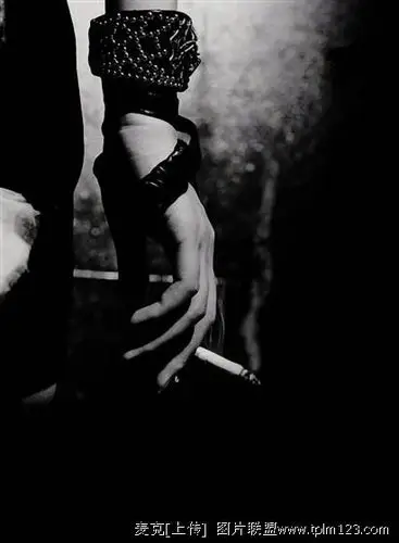 求手拿烟的图片_百度知道