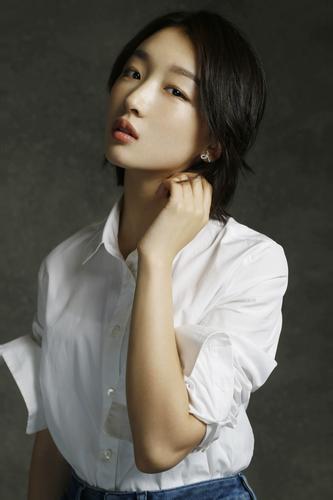 周冬雨海报壁纸现代装贴画宿舍卧室粘贴画明星高清精美图饰画