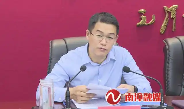 南漳新闻网讯(全媒体记者 都翔城)6月27日,县委副书记,县长肖力主持