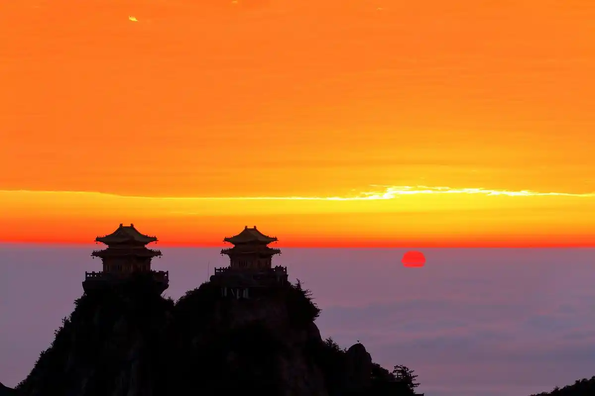 你试过爬六七个小时的泰山去看日出吗?实话告诉你,那真不是一般的累!