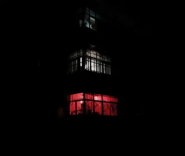 深夜时分,在繁华的城市也开始寂寥.