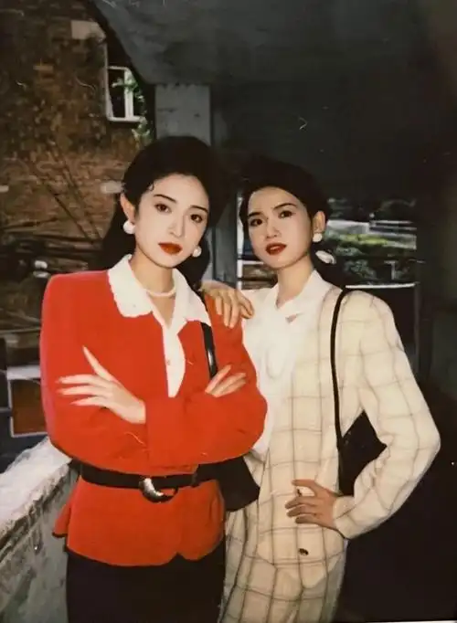 90年代迷人女郎不比卖弄性感更酷么