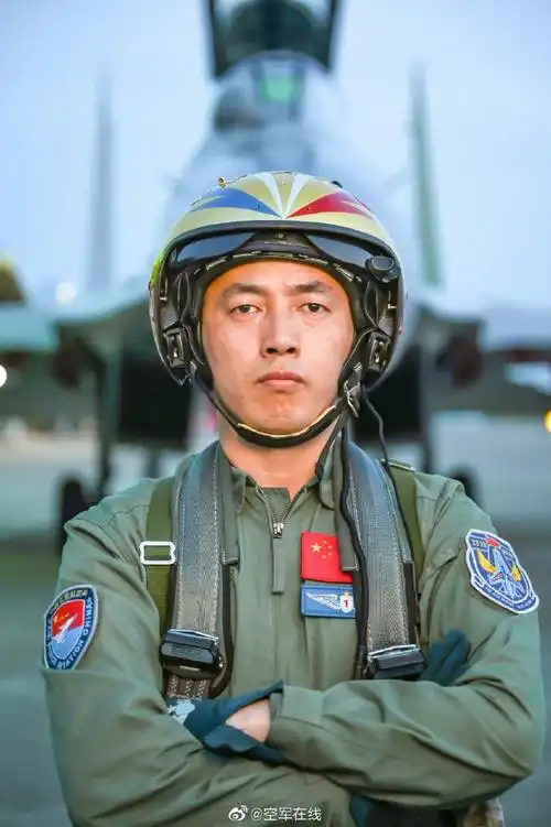 最美新时代革命军人##空军歼-16战机飞行员邱麟辉##我和我的战位