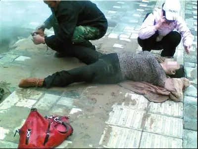 女子坠热水坑烫伤身亡续 其家属获赔120万元