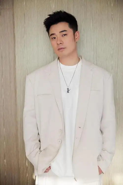 小作卡点送上赫老板@陈赫 白色温度生日写真一组