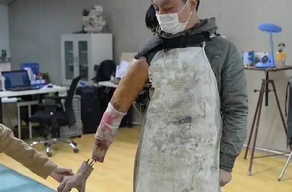 原来恐怖片中的断头断臂都是这样拍的以后再也不能直视了