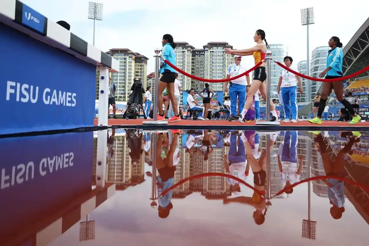 世界大学生运动会 #撑竿跳高  成都真的是个热情的城市,很 - 抖音