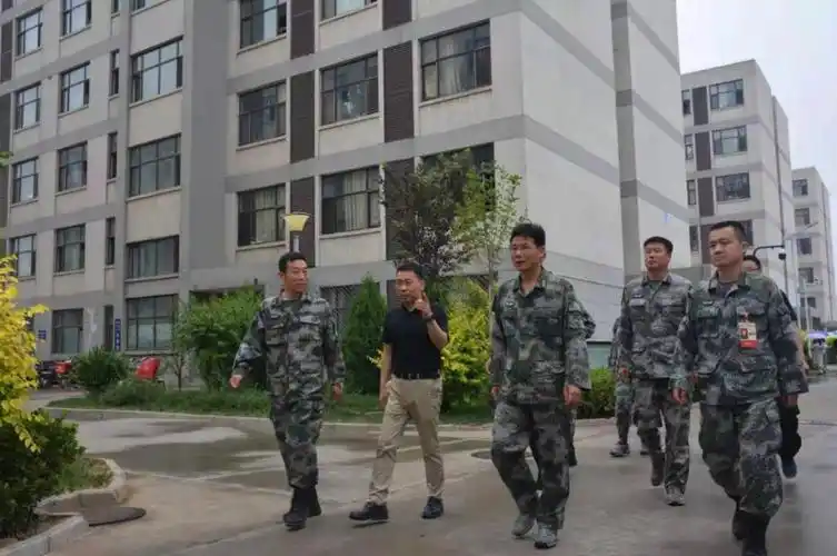 保定市军分区领导和莲池区武装部领导莅临我院视察工作