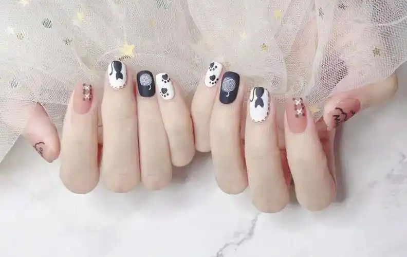 2021最火的小猫手绘美甲 【图】