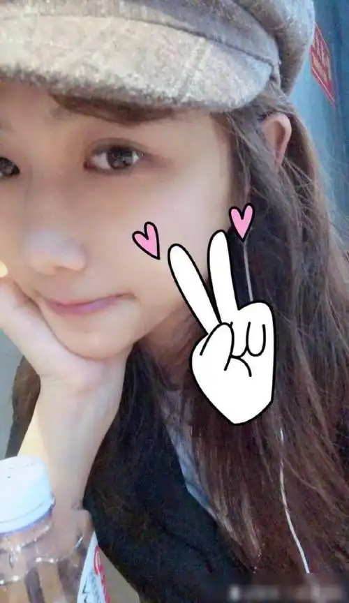 网红钟婷素颜照曝光,去掉十级美颜滤镜后,女神露出了最真实的颜值!