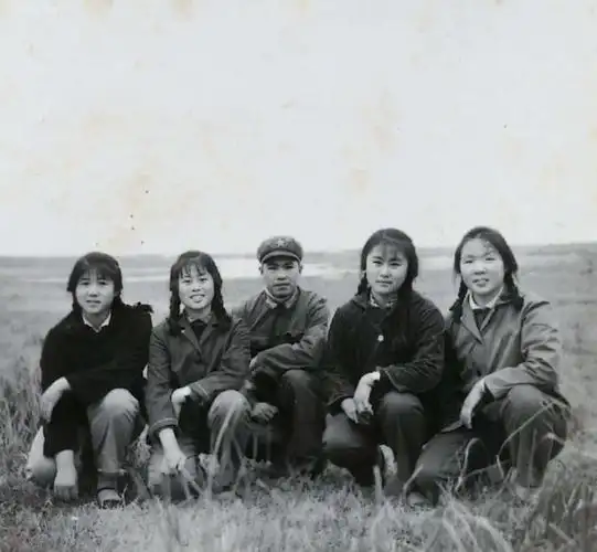 路(纪念上海知青下放江西生产建设兵团九团二营六连五十周年老照片)