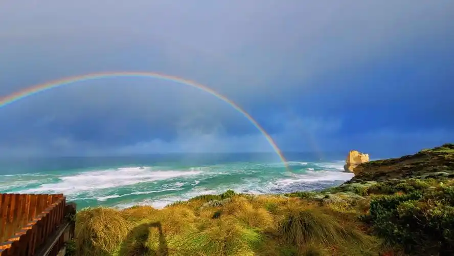 墨尔本大洋路十二门徒洛克峡谷散拼包车彩虹