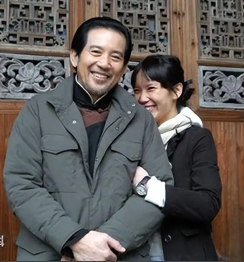 76岁秦汉现身运动,近照骨瘦如柴苍老明显,曾和林青霞相恋