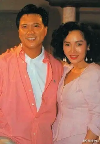 万梓良近况与恬妞离婚后娶了空姐郭明黎俩人合照像父女