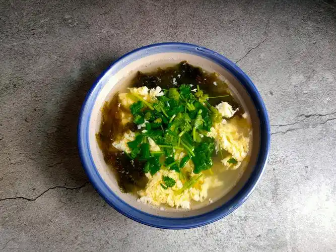 饭店里的紫菜蛋花汤为啥那么好喝?其实是有诀窍的,3分钟教会你