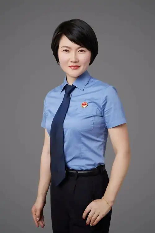 这位又美又飒的女检察官我们一起为她打call