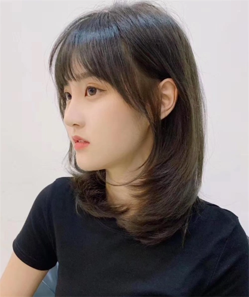 简约内扣锁骨发 轻松瘦脸无需p图_场合发型 - 美发站