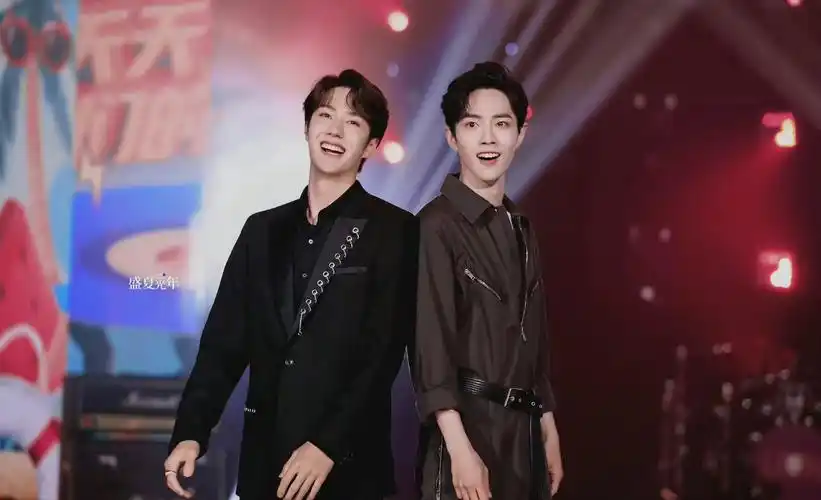 王一博微博回关肖战四周年话题上热搜,网友褒贬不一