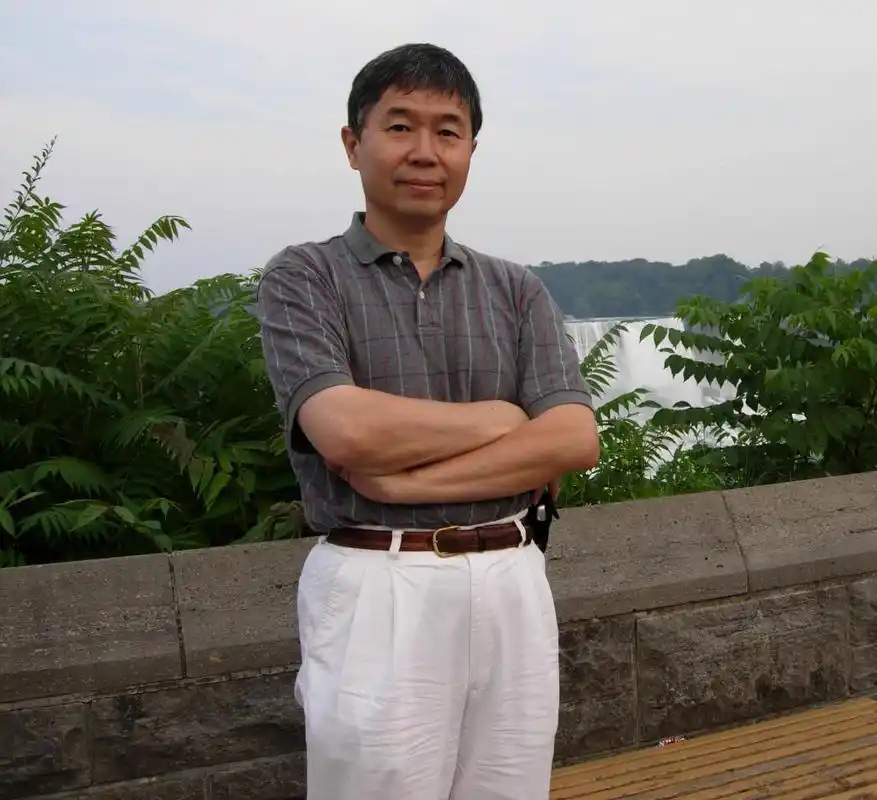 饭局上,同事发烟故意跳过你,低情商会变脸,高情商这么做