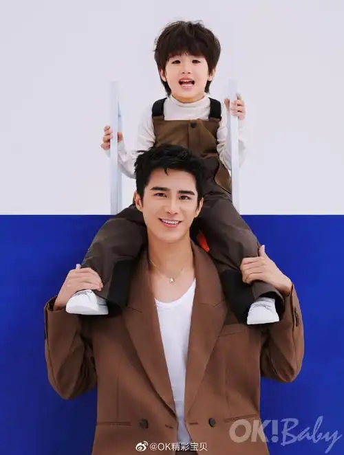 精彩宝贝##ok!baby封面##姜潮丹尼尔父子童趣大片#超人爸爸来了!