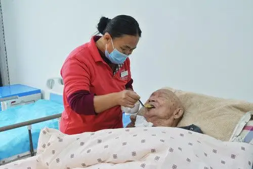 架起失能老人生命彩虹!