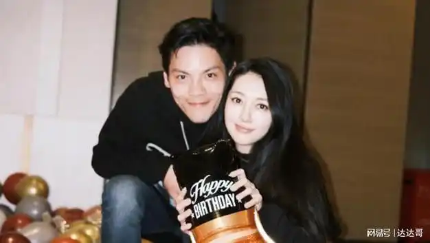 向佐近日频频公开放闪老婆郭碧婷.